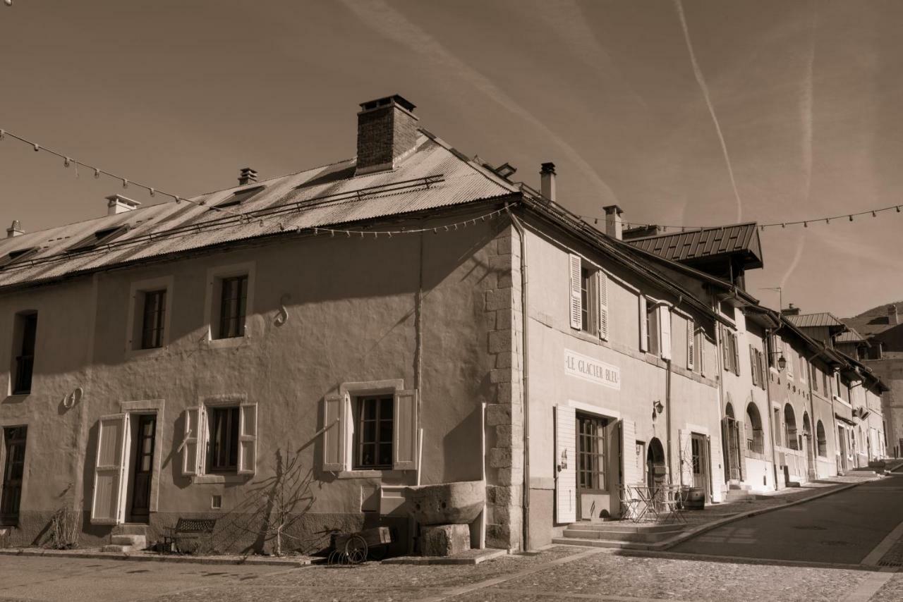 Auberge Le Glacier Bleu Mont-Dauphin Exterior foto